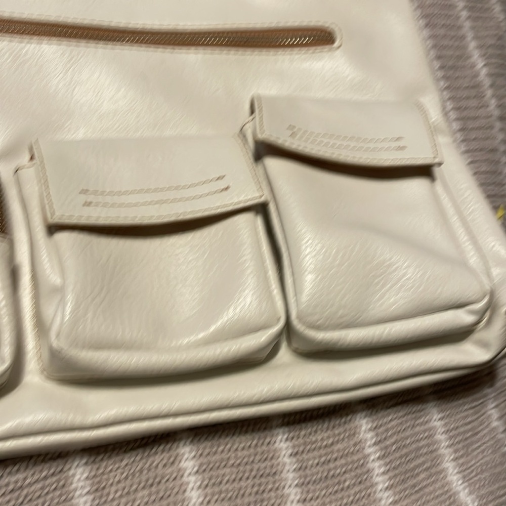 Matt & Nat tote bag cream colored with gold lining 3 pockets in front - Picture 4 of 10